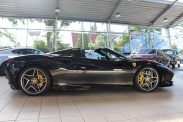 Ferrari F8 Spider — photo 13
