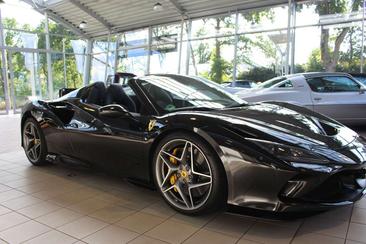 Ferrari F8 Spider — photo 14