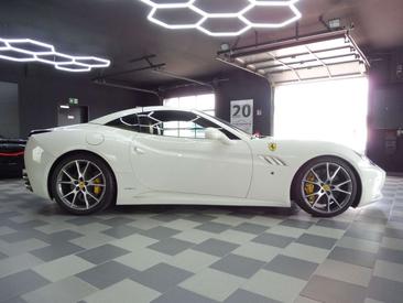 Ferrari California — photo 3
