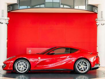Ferrari 812 Superfast — photo 2