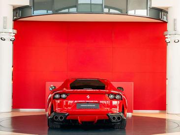 Ferrari 812 Superfast — photo 4
