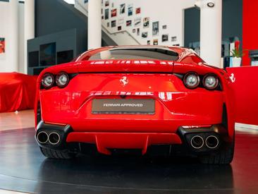 Ferrari 812 Superfast — photo 12