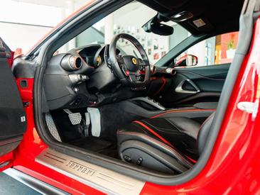 Ferrari 812 Superfast — photo 18