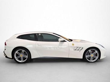 Ferrari GTC4Lusso — photo 3
