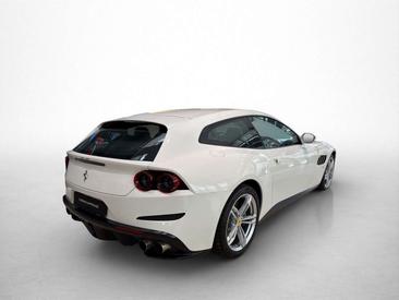 Ferrari GTC4Lusso — photo 4