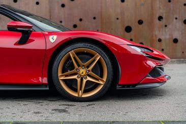 Ferrari SF90 Spider — photo 9