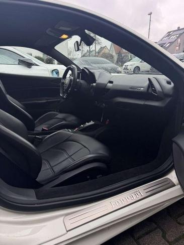 Ferrari 488 GTB — photo 12