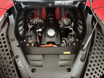 Ferrari SF90 Spider — photo 36