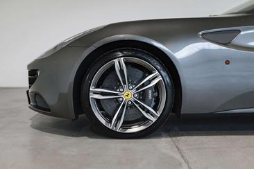 Ferrari FF — photo 18