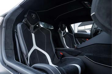 Lamborghini Aventador SVJ — photo 23