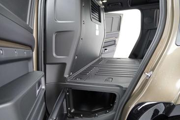 Land Rover Defender D250 — photo 15