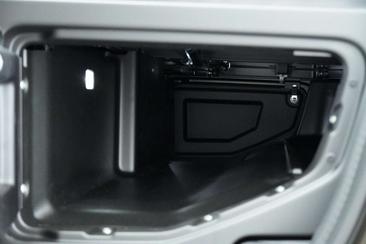 Land Rover Defender D250 — photo 16