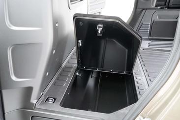 Land Rover Defender D250 — photo 18