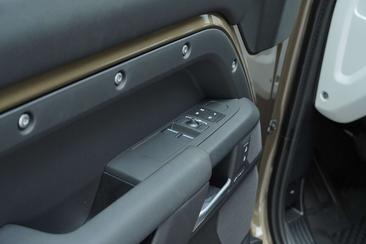 Land Rover Defender D250 — photo 22