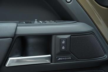 Land Rover Defender D250 — photo 23
