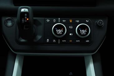 Land Rover Defender D250 — photo 32