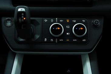Land Rover Defender D250 — photo 33