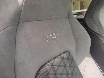 Volkswagen Golf R-Line — photo 6