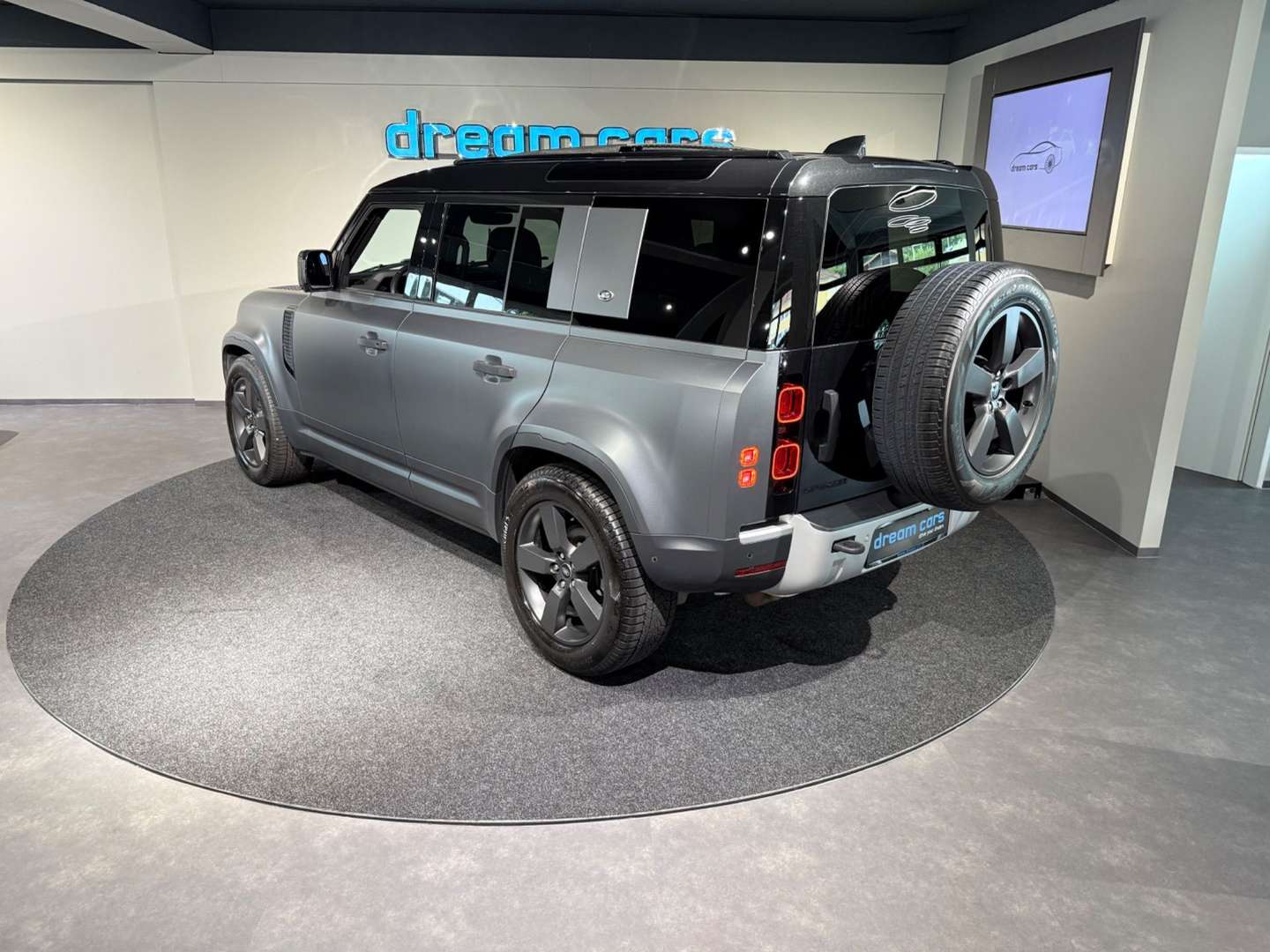 Land Rover Defender 110 Black Pack DIESEL - 2021 - Joinsteer - #2