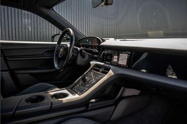 Porsche Taycan — photo 4