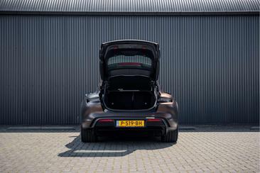 Porsche Taycan — photo 8
