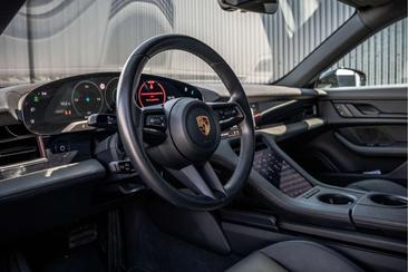 Porsche Taycan — photo 11