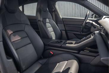 Porsche Taycan — photo 13