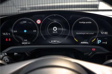 Porsche Taycan — photo 17