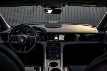 Porsche Taycan — photo 23