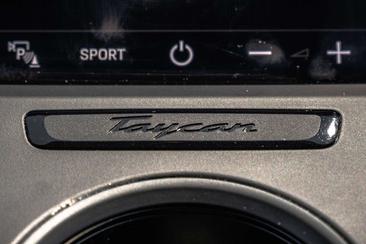 Porsche Taycan — photo 29