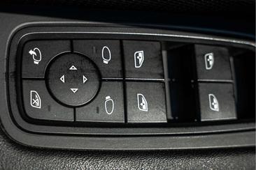 Porsche Taycan — photo 30