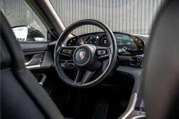 Porsche Taycan — photo 31