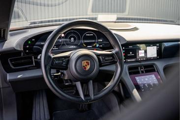 Porsche Taycan — photo 39