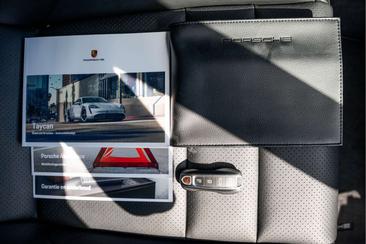Porsche Taycan — photo 41