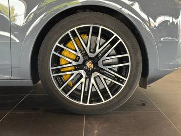 Porsche Cayenne III Turbo E-Hybrid Coupé — photo 6