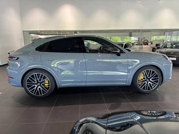 Porsche Cayenne III Turbo E-Hybrid Coupé — photo 16