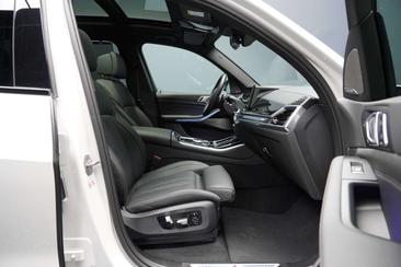 BMW X5 M Sport 50e — photo 19