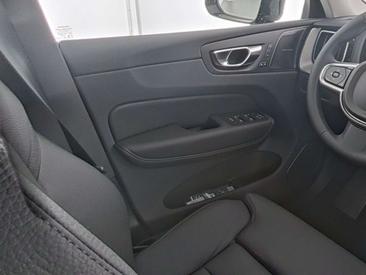 Volvo XC60 B5 Plus — photo 11