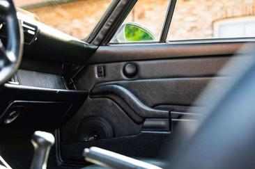 Porsche 993 Carrera 4S — photo 23