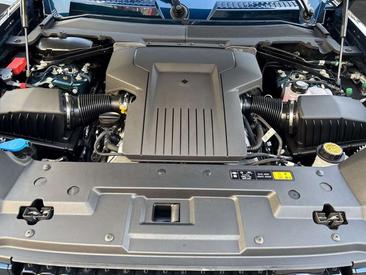 Land Rover Defender 110 5-türig Bleu P635 OCTA 467 KW — photo 10