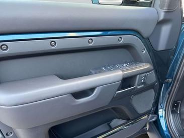 Land Rover Defender 110 5-türig Bleu P635 OCTA 467 KW — photo 13