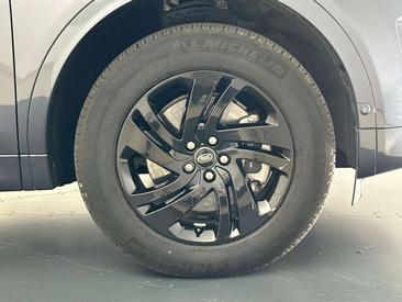 Land Rover Discovery Sport P300e S — photo 9