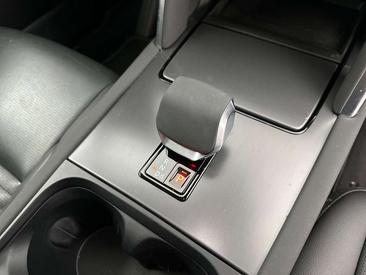 Land Rover Discovery Sport P300e S — photo 12