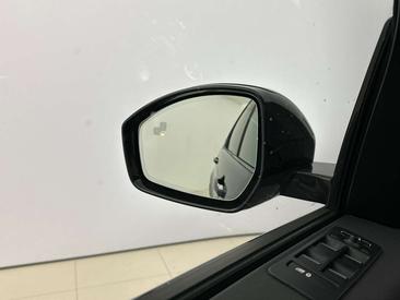 Land Rover Discovery Sport P300e S — photo 15