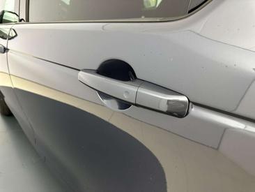 Land Rover Discovery Sport P300e S — photo 16