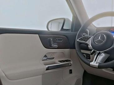 Mercedes EQB 350 — photo 8
