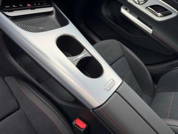 Mercedes CLA 180 — photo 17