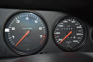 Porsche 964 Carrera 4 Coupe — photo 21