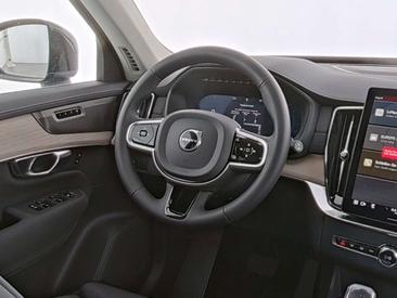Volvo XC90 B5 Plus — photo 10