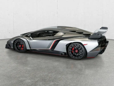 Lamborghini Few Off Veneno